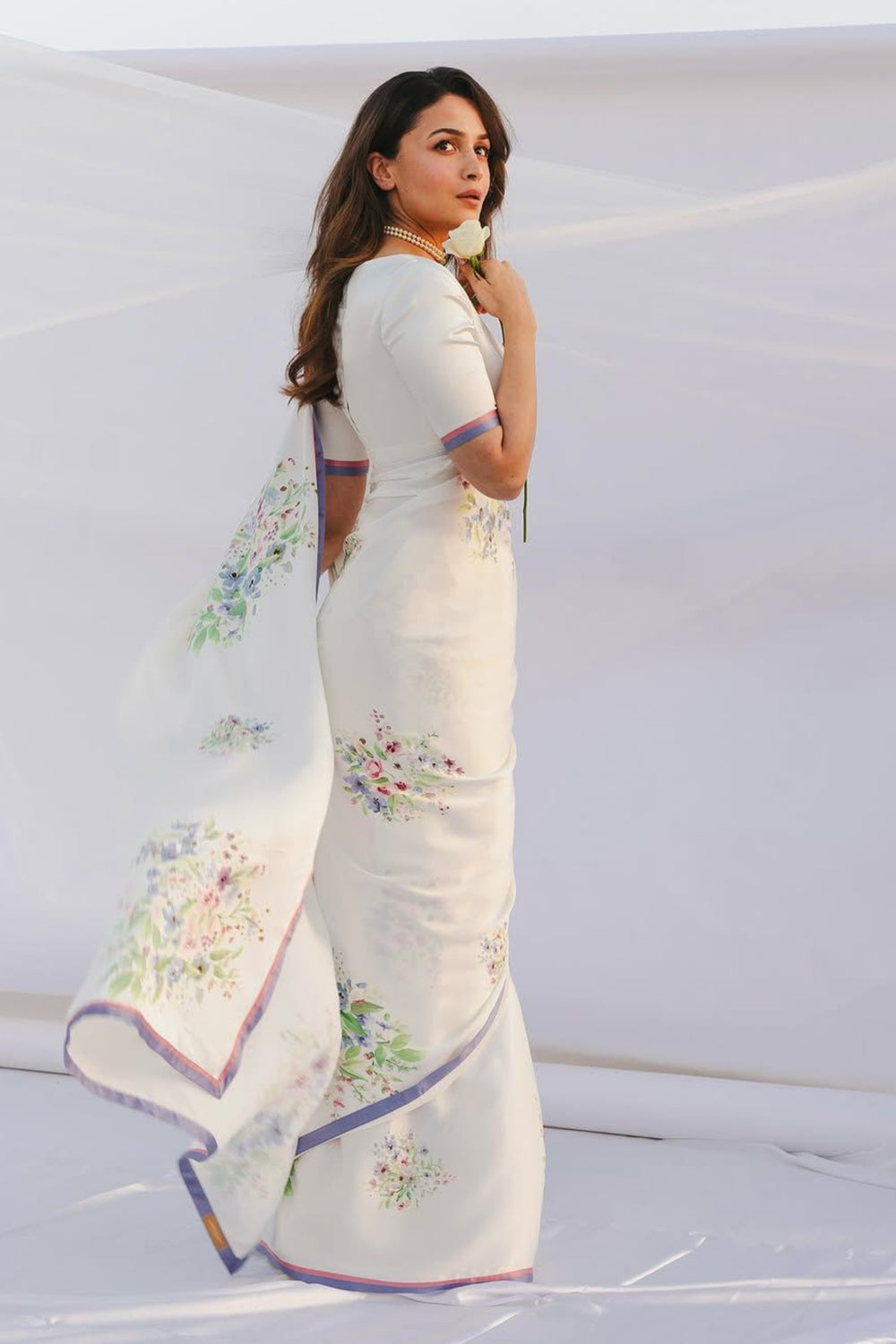 Elegant White Floral Printed Saree & Party Wear Saree